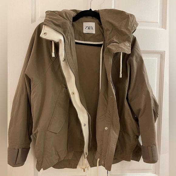 NEW! with tags. ZARA army green jacket with hoodie. Nice oversize fit. Size XS - Picture 1 of 5